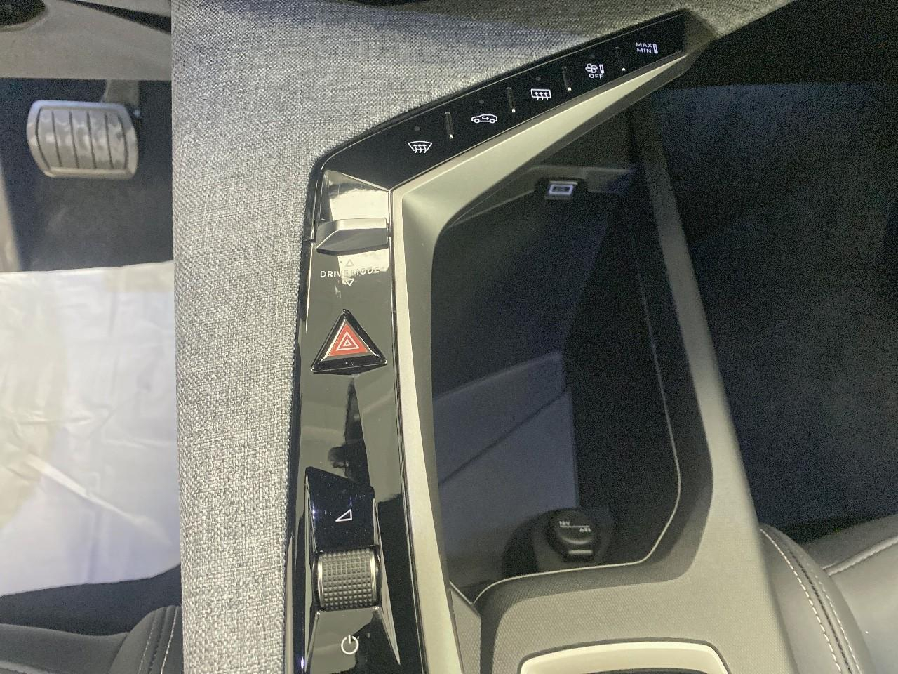 Peugeot 3008 hybrid 145 e-dcs6 allure — photo 16