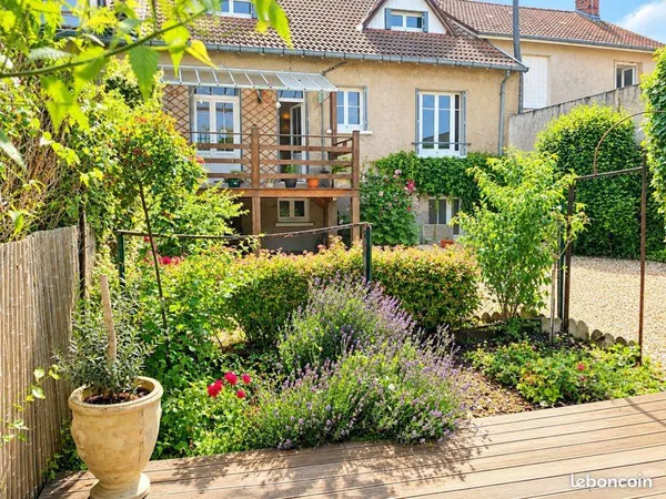 Châteauroux : maison rénovée 145m2 avec jardin et dépendance