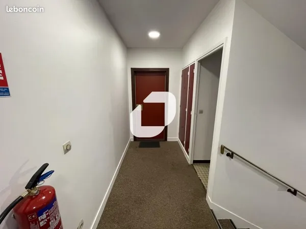 Bureau 216 m²