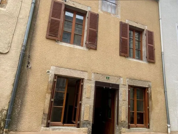 MAISON MITOYENNE 60.53 M2 - COEUR VILLAGE TOUS COMMERCES 29000 €