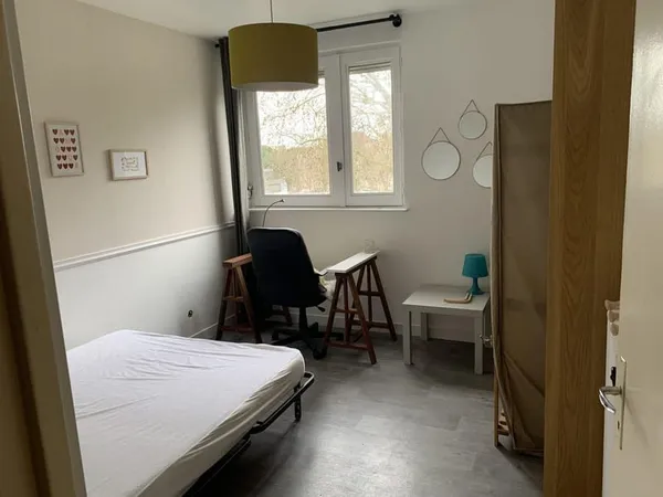 Chambre meublée en colocation à Rennes Clemenceau.