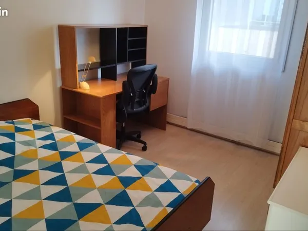 Chambre meublée dans colocation