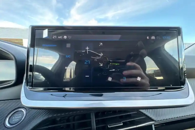 Peugeot 208 electrique 50 kwh 136ch — photo 17