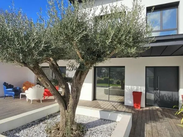 Maison 5 pièces 195 m²
