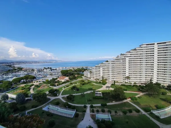 2 pièces étage élevé marina baie des anges