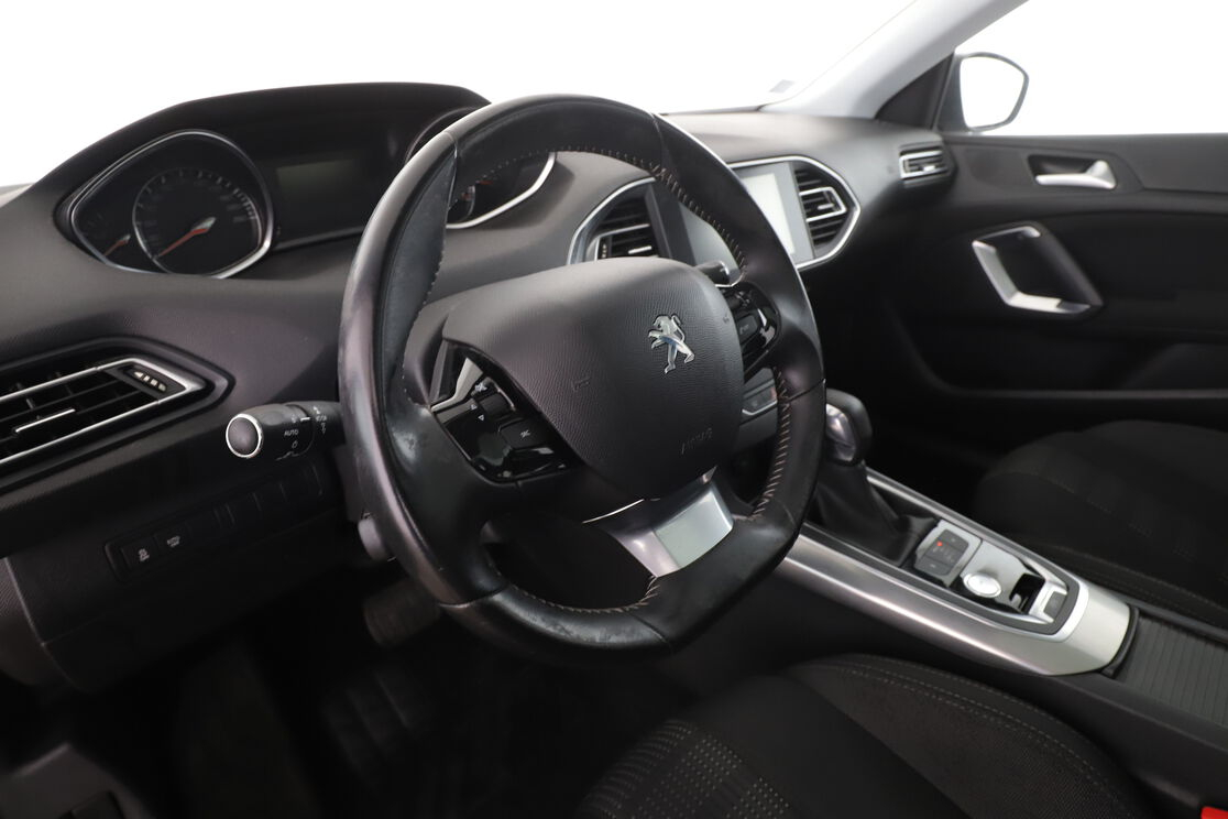 Peugeot 308 1.2 PureTech Allure EAT6 — photo 10