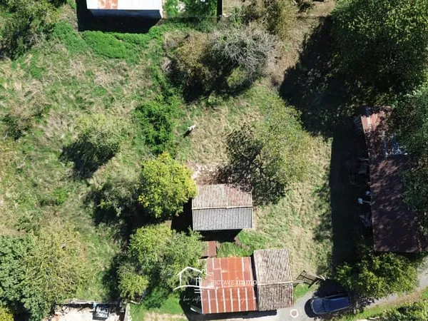 Terrain constructible, idéalement situé, proche gare et comm