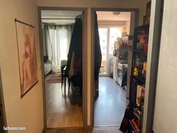 Studio très calme, Bron centre