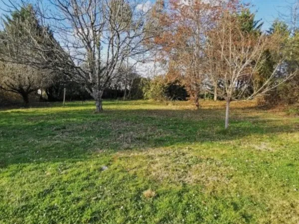 Terrain 660 m2 viabilisé