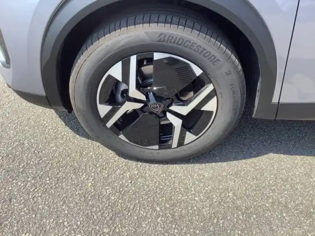 Peugeot 2008 hybrid 145 e-dcs6 — photo 13