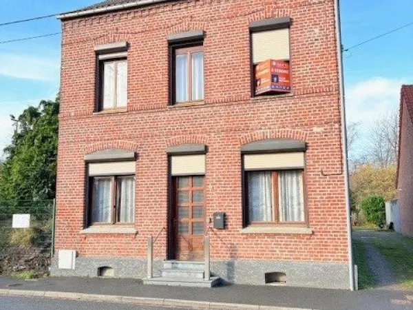 Maison individuelle à Quiévrechain avec garage +passage sur coté+ dépendances /4 chambres !!