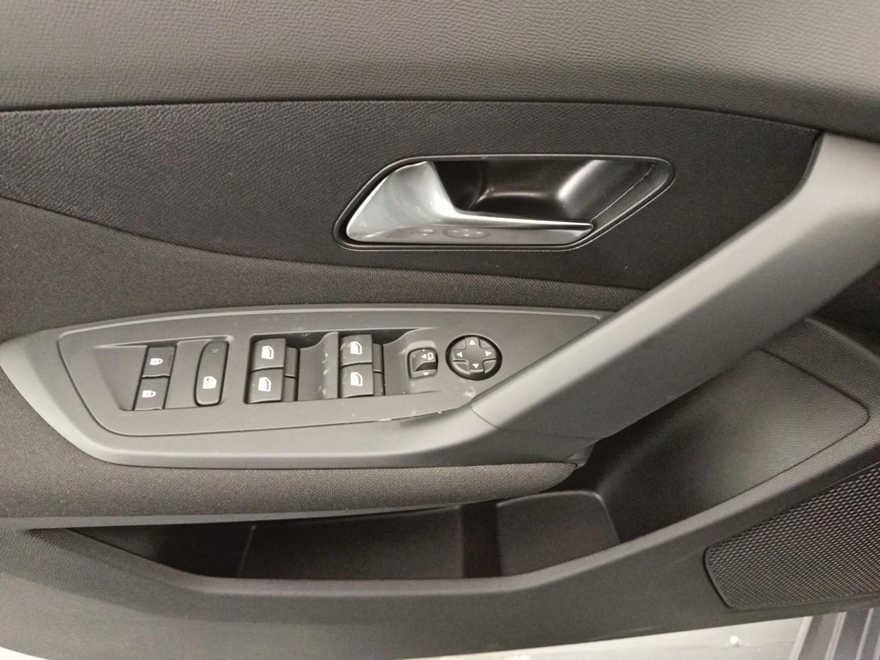 Peugeot 308 hybrid 145 e-dcs6 style — photo 25