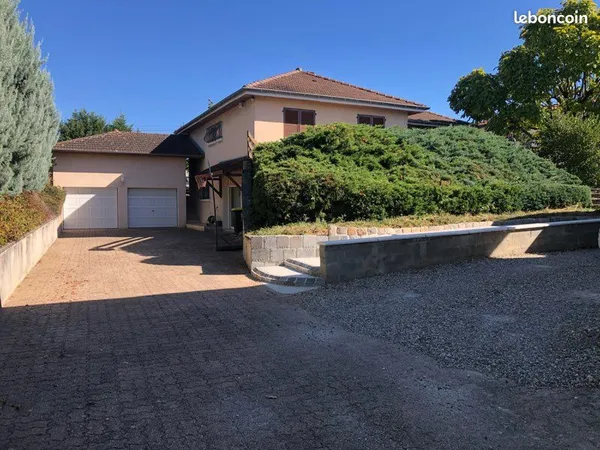 Particulier vend propriété dans le quartier résidentiel du château à Mions (Rhône) Maison sur terrai