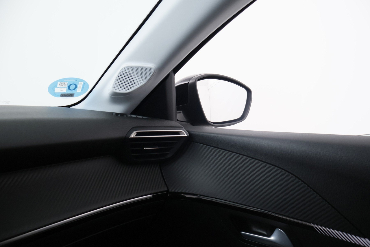 Peugeot 208 — photo 28