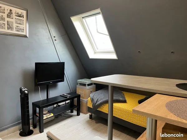 Studette 9 m2 meublé a louer bail étudiant /mobilité uniquement