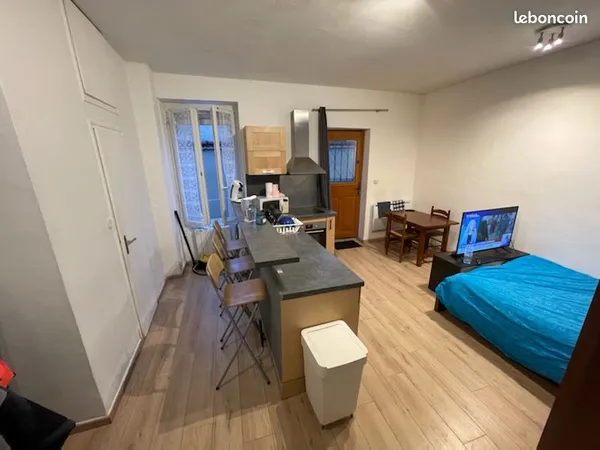 Studio meublé 26m2 avec terrasse ( et internet inclus)