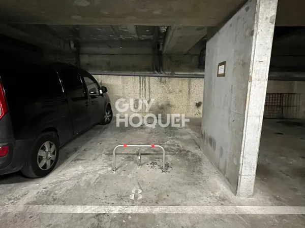 PARKING À LOUER DE 9,00 M²