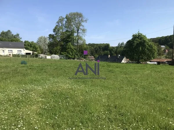 Terrain 989 m²