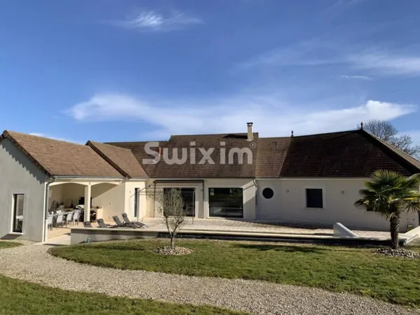 CHARMANTE VILLA AU CALME AVEC PISCINE