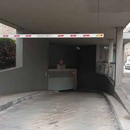 Stationnement Location Lyon 12m² 90€