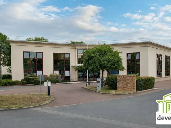 Local bureaux 1 011 m²