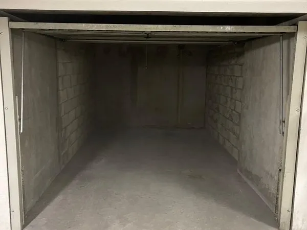 Garage/Parking/Box