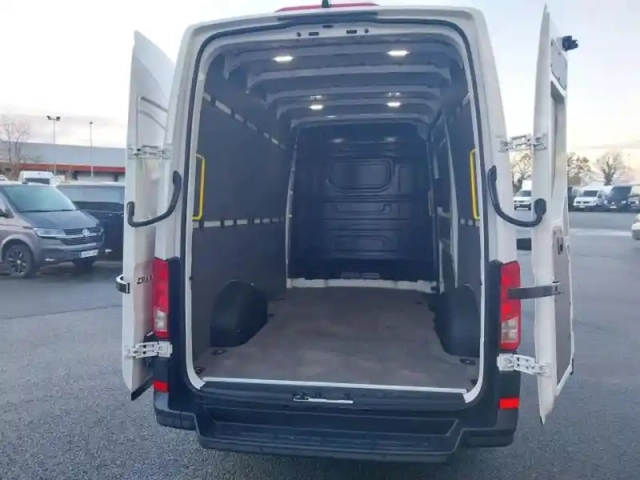 Volkswagen Crafter fg 35 l3h3 2.0 tdi 140ch business traction — photo 5