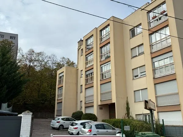 À LOUER - T1 rénové de 29 m² avec parking privatif - Maxéville