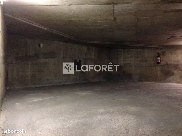 Parking/box PARIS