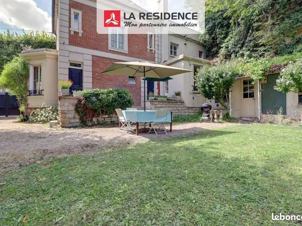 Villa 9 pièces 164 m²