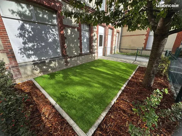 À LOUER - Appartement T3 rénové de 64 m² avec jardin privatif et 2 places de parking - Centre ville 