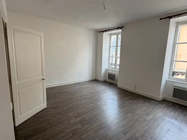 Grand appartement meublé 3 chambres - Hyper-centre de Laval - 65 m²