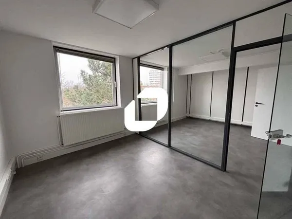 Bureau 74 m²