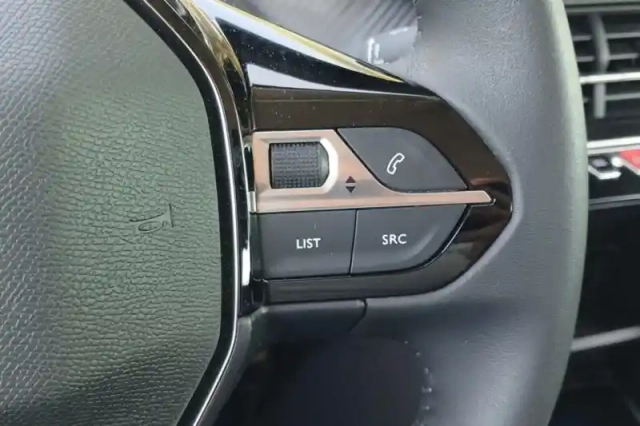 Peugeot 208 puretech 75 s&amp;s bvm5 — photo 19