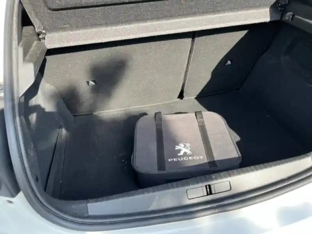 Peugeot 208 e- 136ch allure pack — photo 5