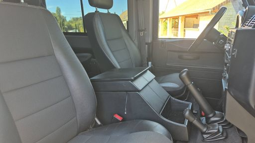 Land Rover Defender 90 2.2 TDCi 122 4WD - SE – 2012 – 134095 km – Diesel – Boîte Manuelle — photo 18