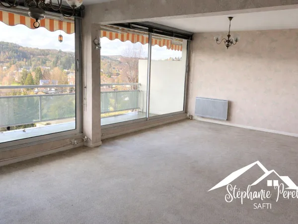 Appartement T3 de 88 m² avec balcon, garage et cave - Ussel
