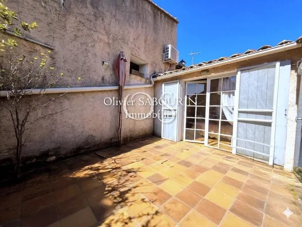 Maison de village avec terrasse tropézienne et Garage-Atelier