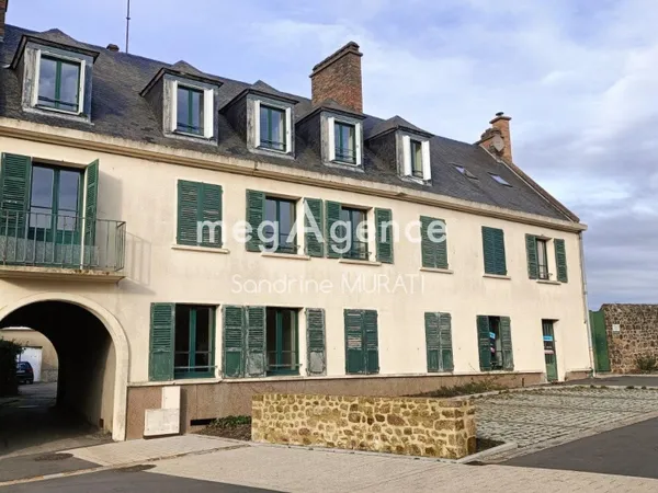 IMMEUBLE 10 LOGEMENTS - LASSAY LES CHATEAUX
