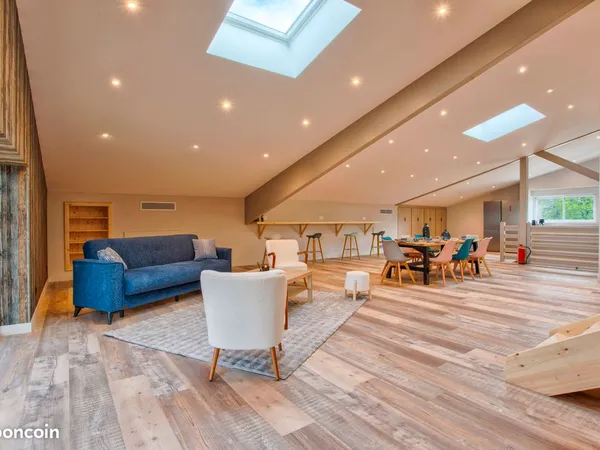 Superbe colocation de 350m2 sur un domaine privé renfermant une écurie de chevaux...