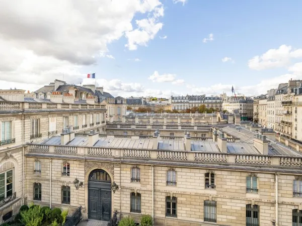 Paris VIIIe - Rue de l'Elysée - Sécurité absolue et vue sur le Palais de l'Élysée