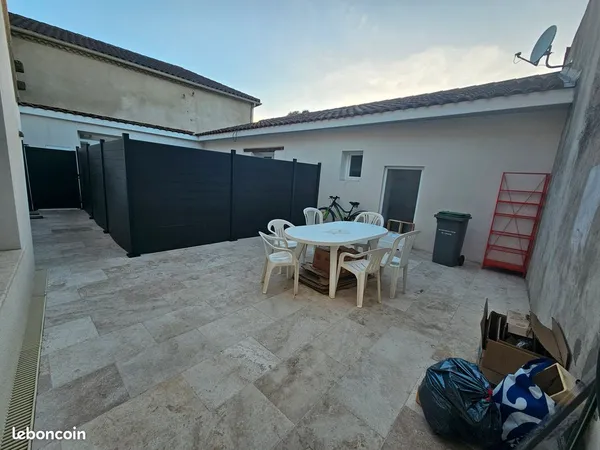Tres bel appartement t3 meuble lumineux et confortable a condom avec cour