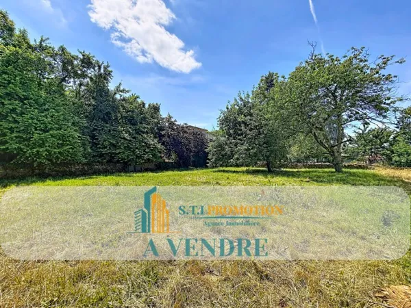 Terrain 738 m²