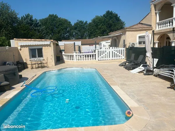 Superbe villa avec gîtes et piscine