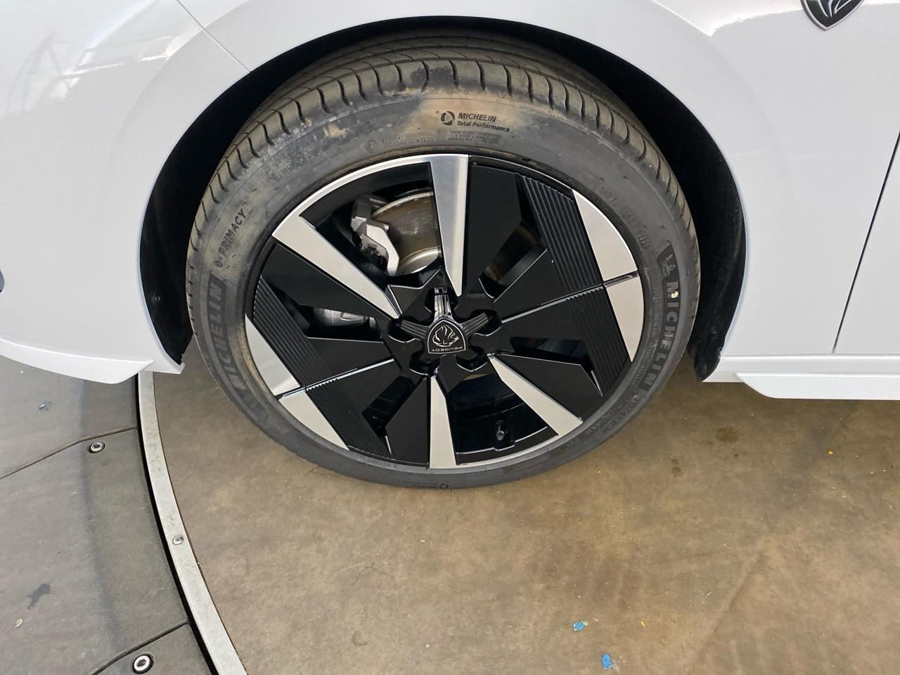 Peugeot 308 electrique 55 kwh 156ch gt — photo 11