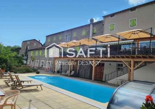 Hôtel de charme restaurant 2** , avec piscine.