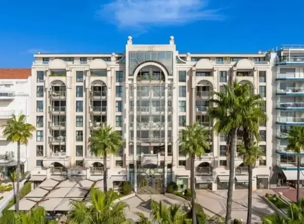 Vends Box Fermé - Résidence de luxe - Cannes Croisette