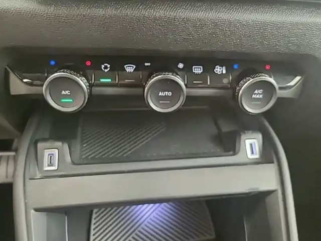 Citroën C4 e- 136 ch automatique — photo 57