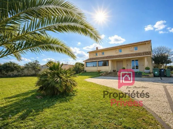 Ambares Et Lagrave ,Maison familiale rénovée de 230 m2 habitables - 8 pièces -5 chambres dont une su