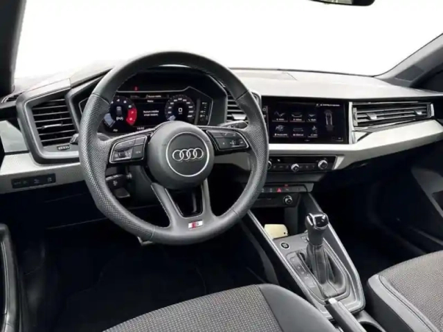 Audi A1 30 tfsi 116 ch s tronic 7 s line — photo 9